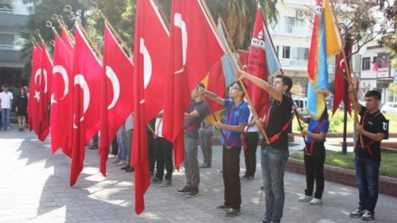 Çine’de 29 Ekim Cumhuriyet Bayramı çelenk sunma töreni düzenlendi