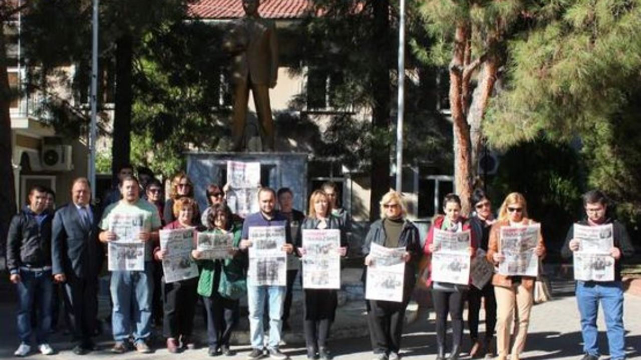 CHP’liler Cumhuriyet Gazetesi için eylem yaptı!