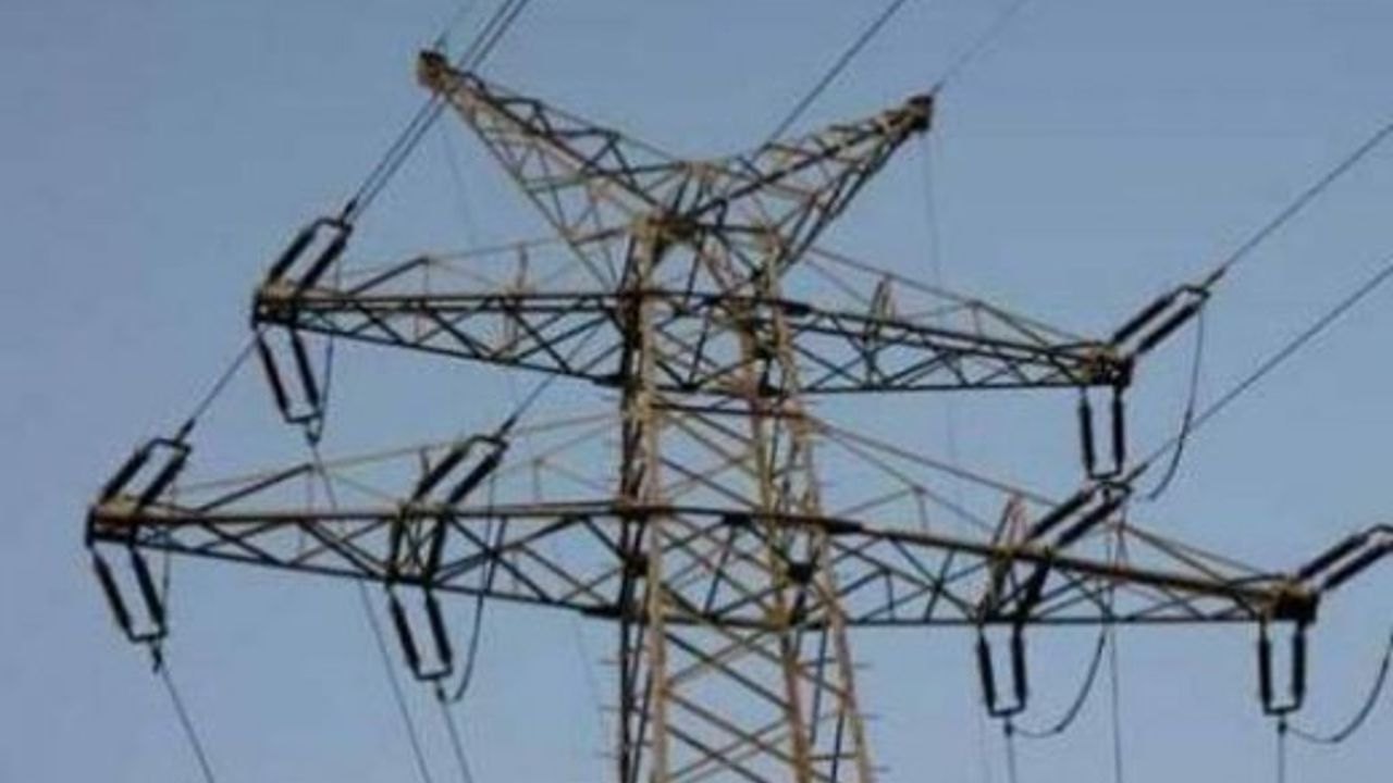 Yüksek gerilim hattına temas eden usta ağır yaralandı