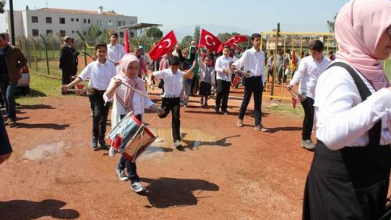 ‘Ortada Kuyu Var Yandan Geç’
