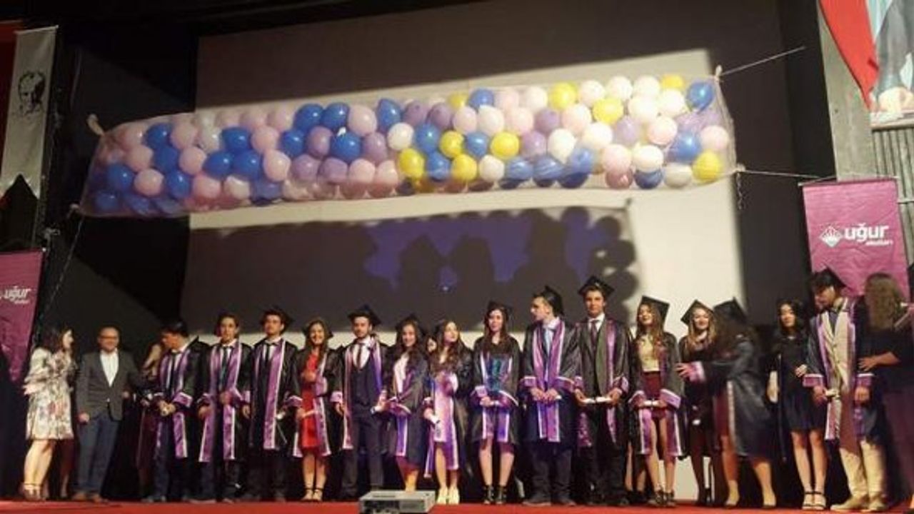 Çine’de Uğur Öğrencileri Bayrağı 11. sınıflara teslim etti