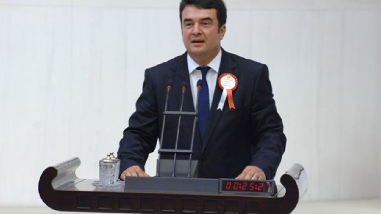 Metin Lütfi Baydar, “Yaşı Genç Ama Özü Güçlü Bir Cumhuriyet, Türkiye Cumhuriyeti”