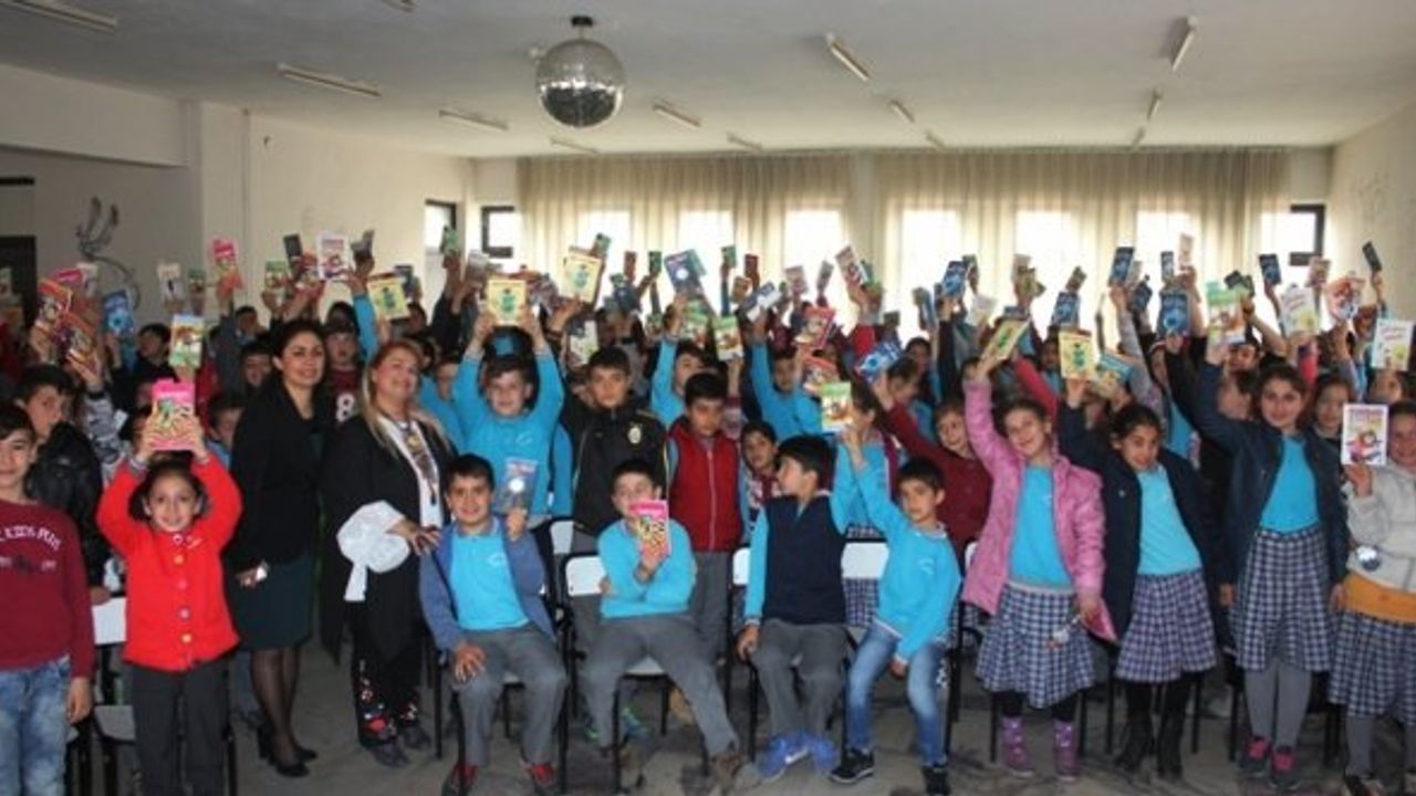 Yazar Mavisel Yener, “Kitap Okumak Özgürlüktür”