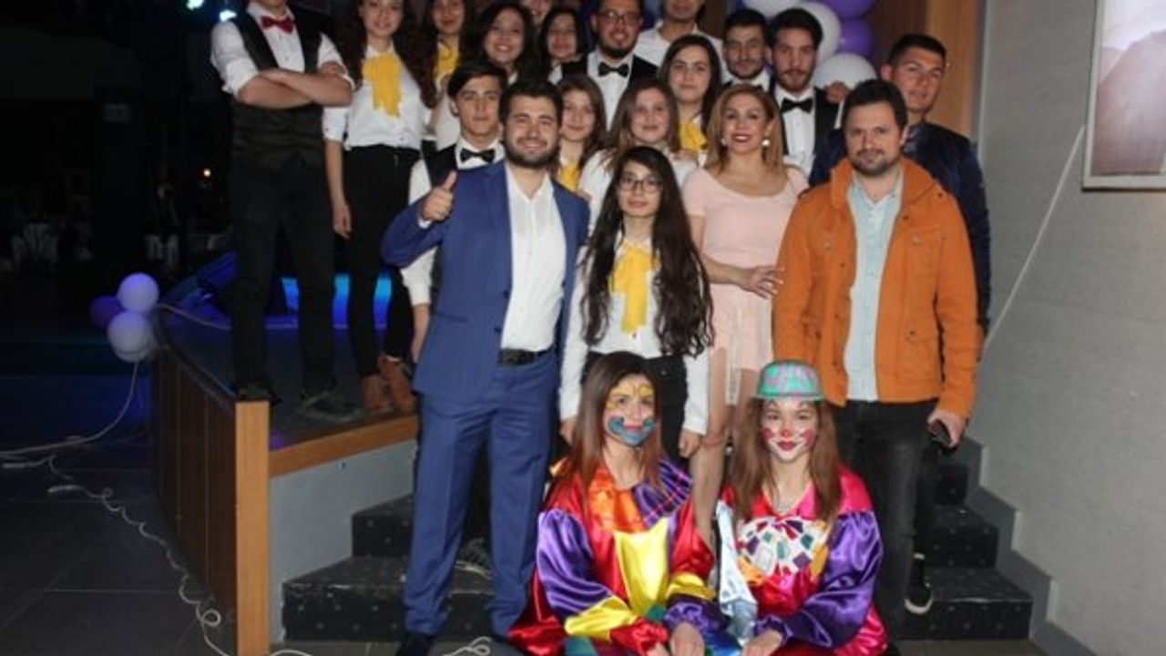 Zeynep Dizdar; Çineli Kadınlara Konser Verdi