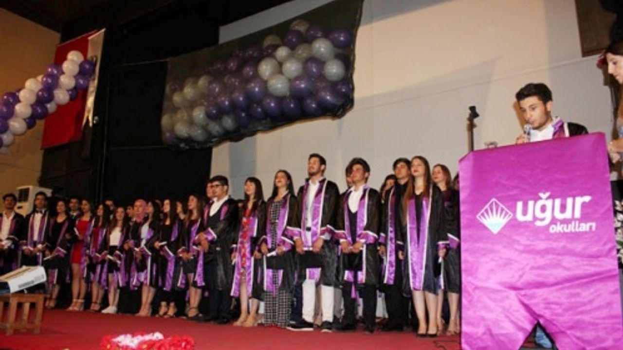 Çine Uğur Lisesi 3. Dönem Mezunlarını Verdi