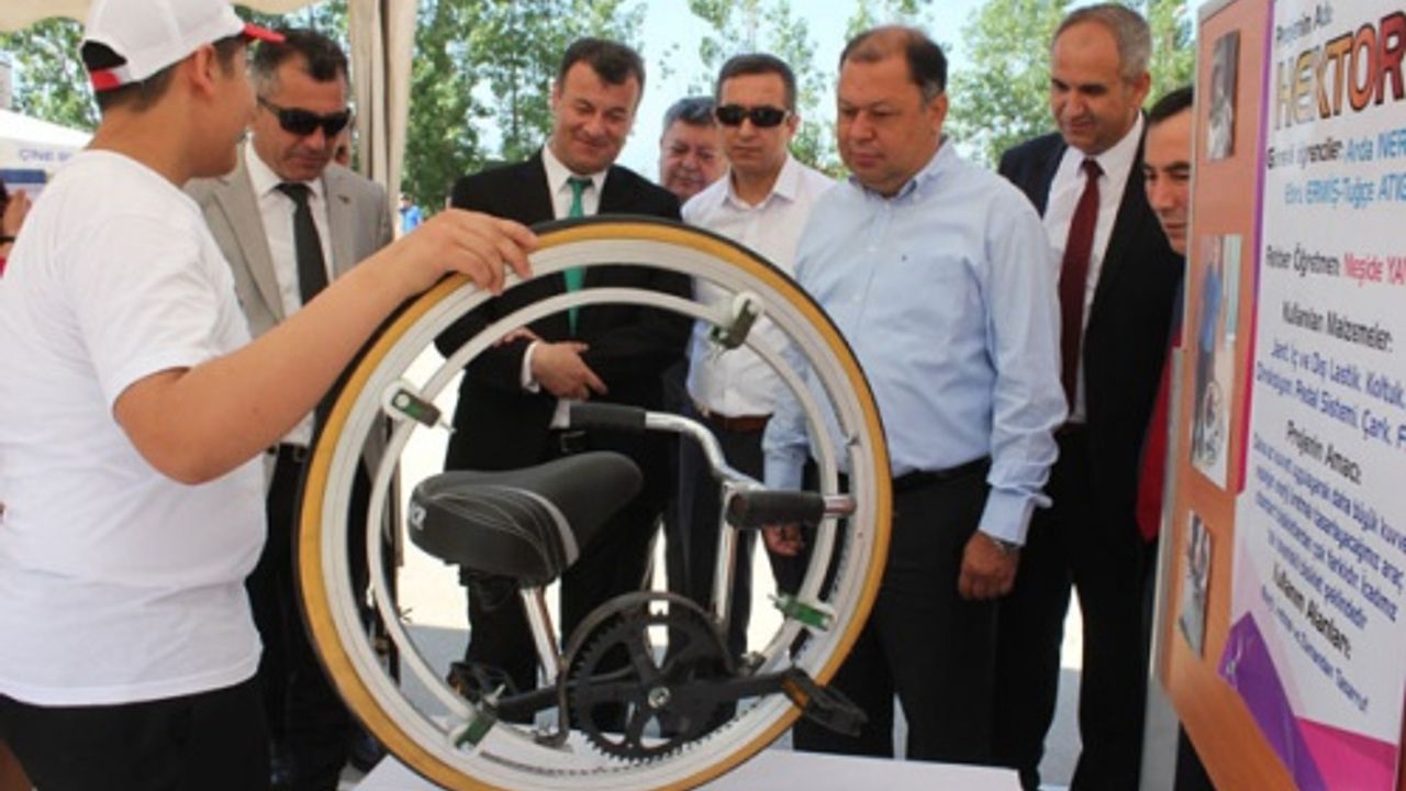 Madran Anadolu Lisesi’nde TÜBİTAK Fuarı Açıldı