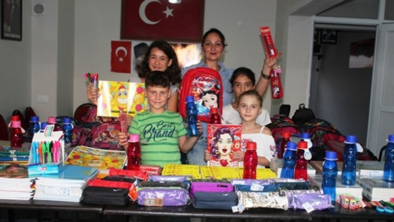 AK Partili Kadınlar, “Sen de Gülümse, Geleceğimizi Aydınlatalım”