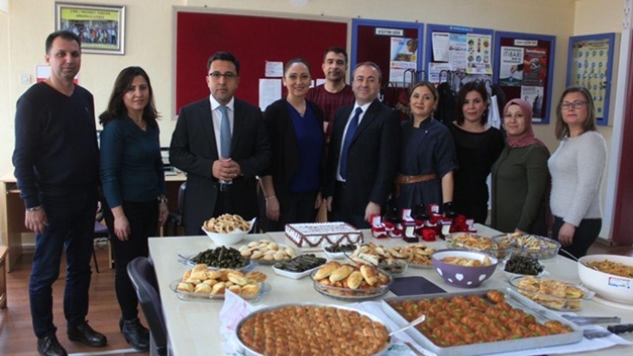 Çine MTAL Aile Birliği 24 Kasım Öğretmenler Gününü Kutladı