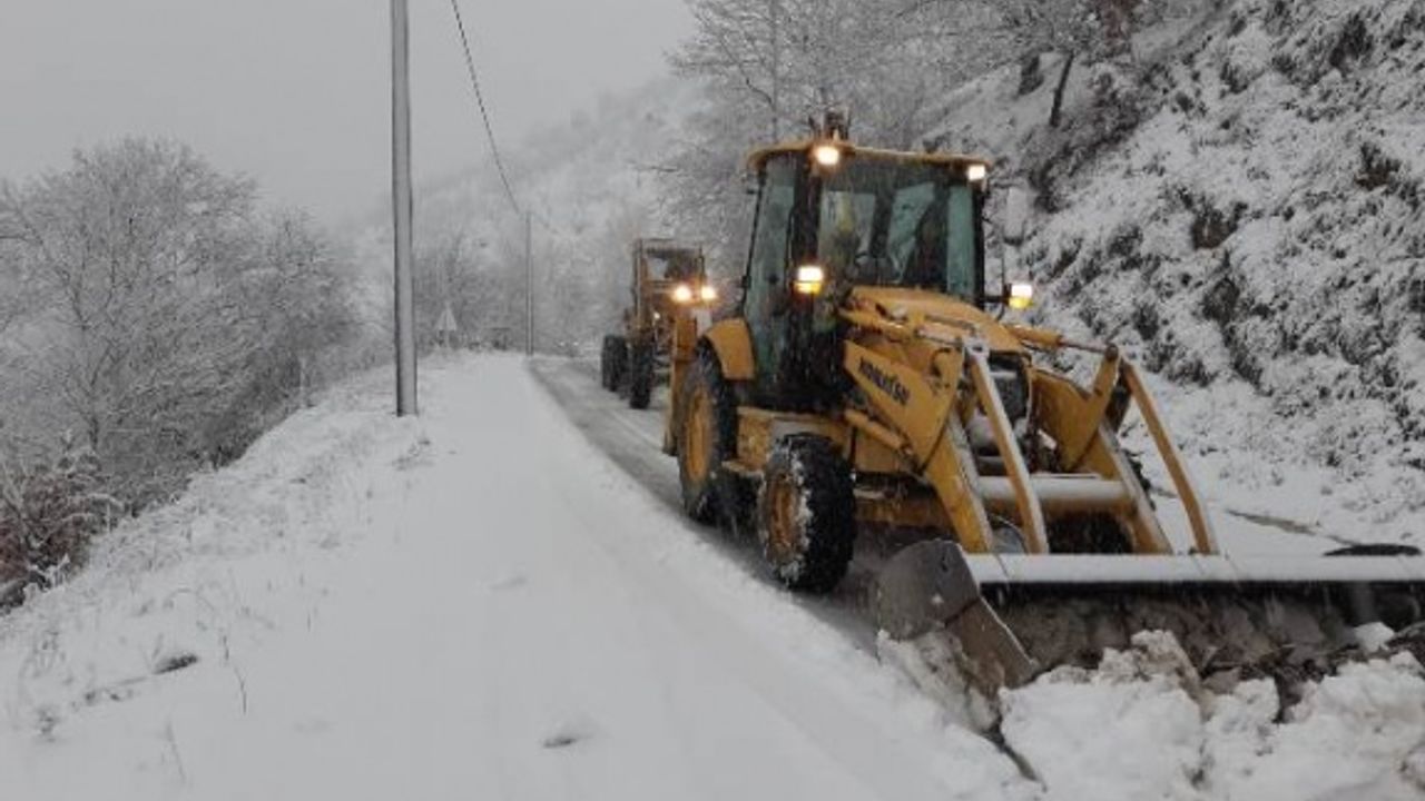 Çine’de Kar Yağışı Sonrası Kapanan Yollar Açıldı