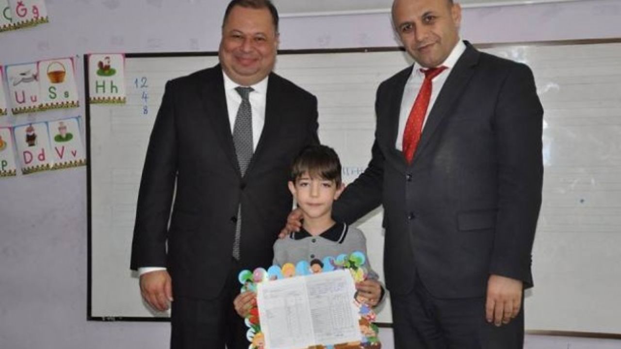 Çine’de Öğrencilerin Karnelerini Kaymakam Erdoğan Verdi