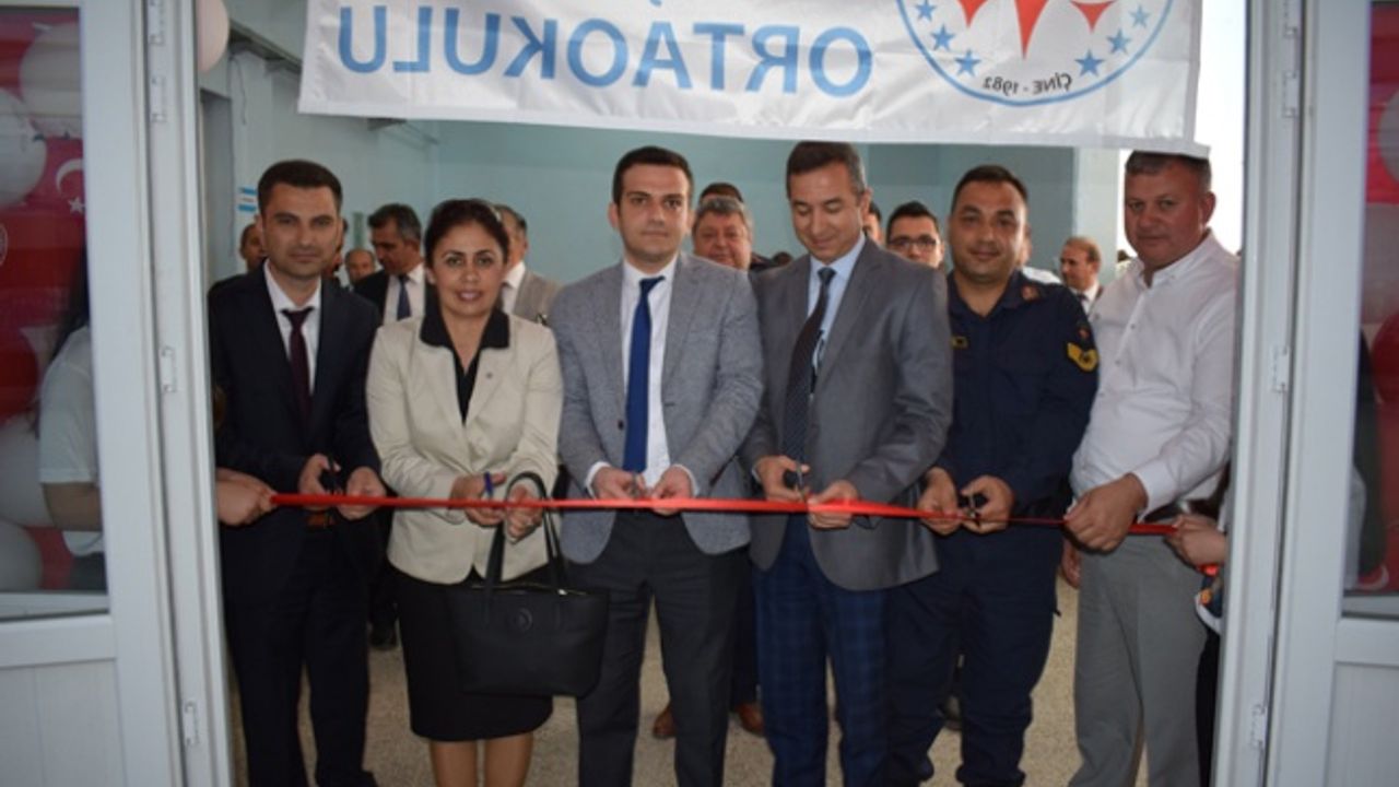 Akçaova Ortaokulu'ndan Bilim Fuarı