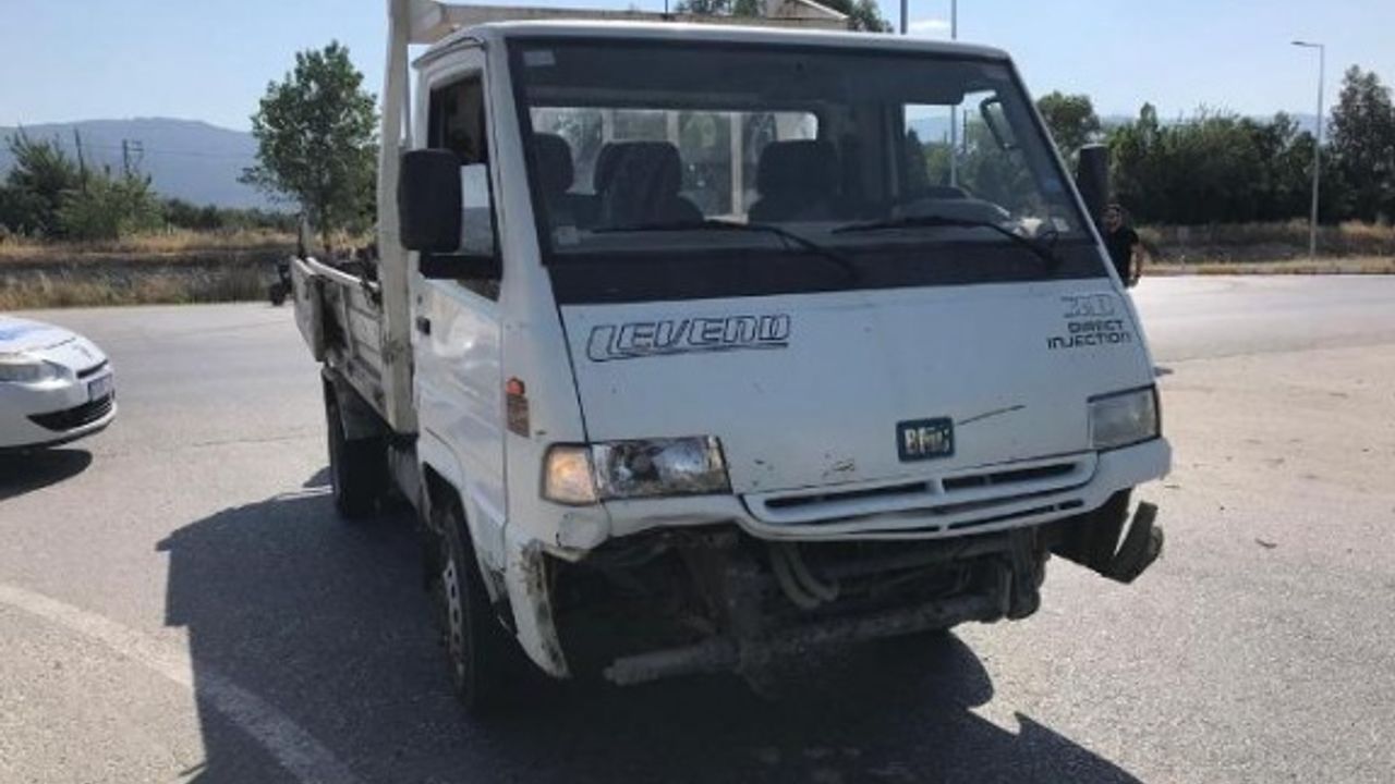 Çine’de Kamyonetle Motosiklet Çarpıştı: 2 Yaralı