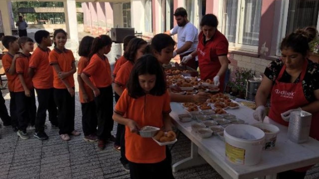 Akçaova Ortaokulu ve İlkokulu Aşure Günü Düzenledi