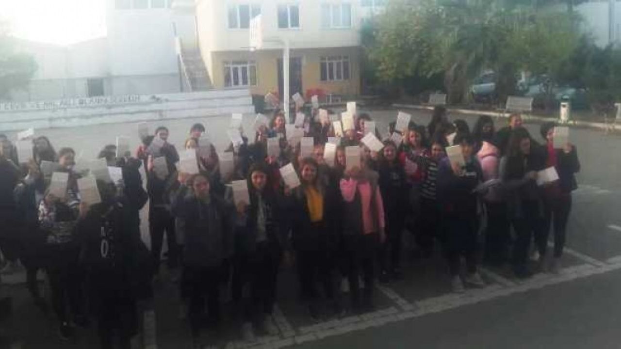 Hz. Muhammed'i anlatan kitap gençlere dağıtıldı
