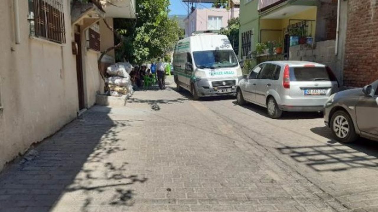 Yalnız yaşayan adam evinde ölü bulundu