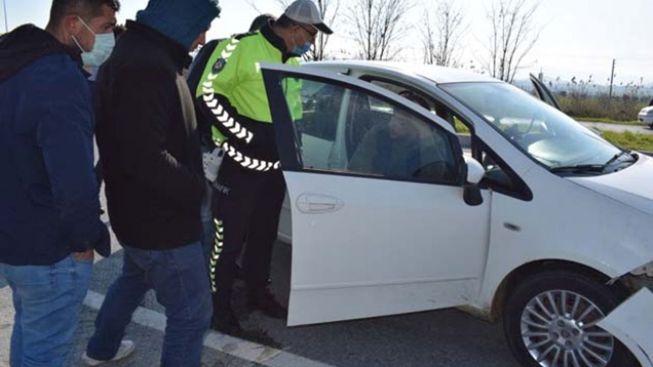 Aynı yönde seyreden araçlar kaza yaptı