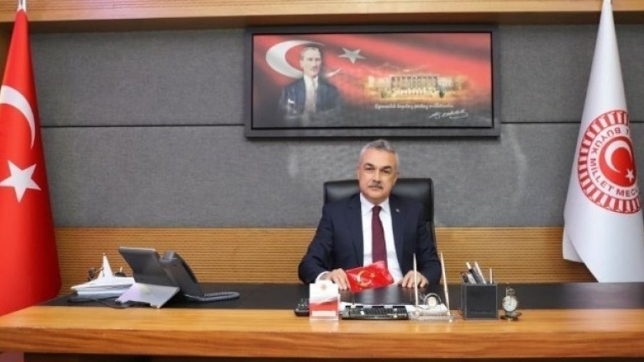 AK Partili Savaş, "İstiklal Marşı, kahramanlık destanının dizelere dökülerek ortak bir haykırışa dönüşmesidir"