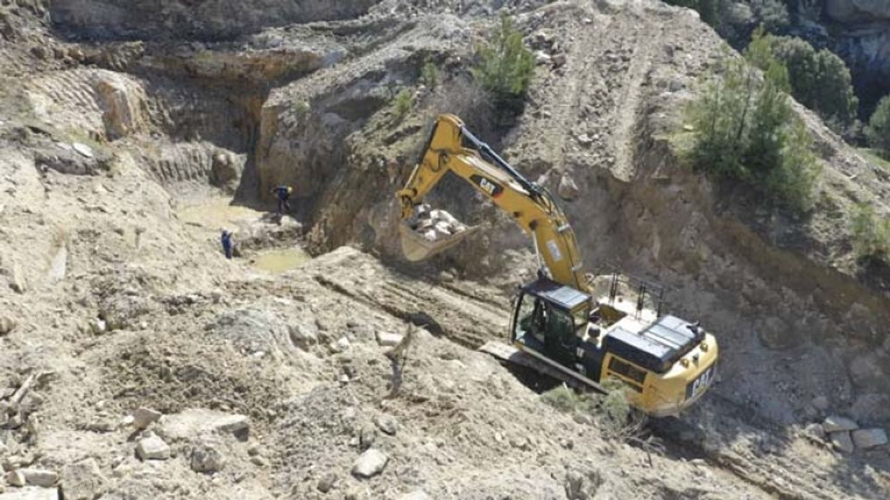 Çine’de ASKİ Ekipleri Dağ-Tepe Dinlemeden Su İçin Çalışıyor