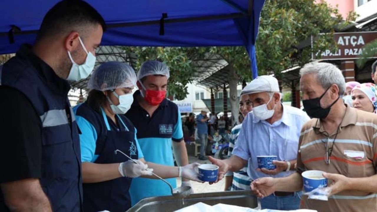 Aydın Büyükşehir Belediyesi’nden Vatandaşlara Aşure İkramı