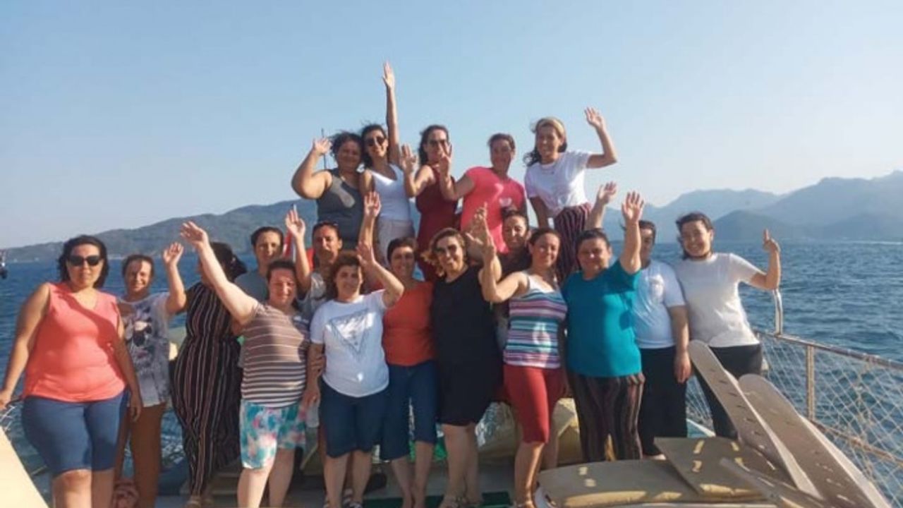 EYSİM personeli tekne turuyla stres attı