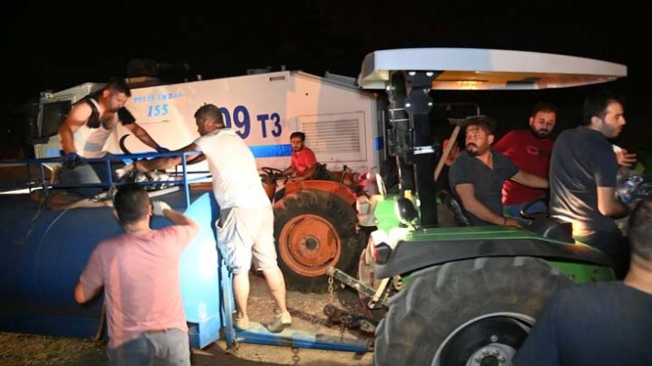 Karacasu'da yangın yön değiştirdi, bazı evler tahliye edildi