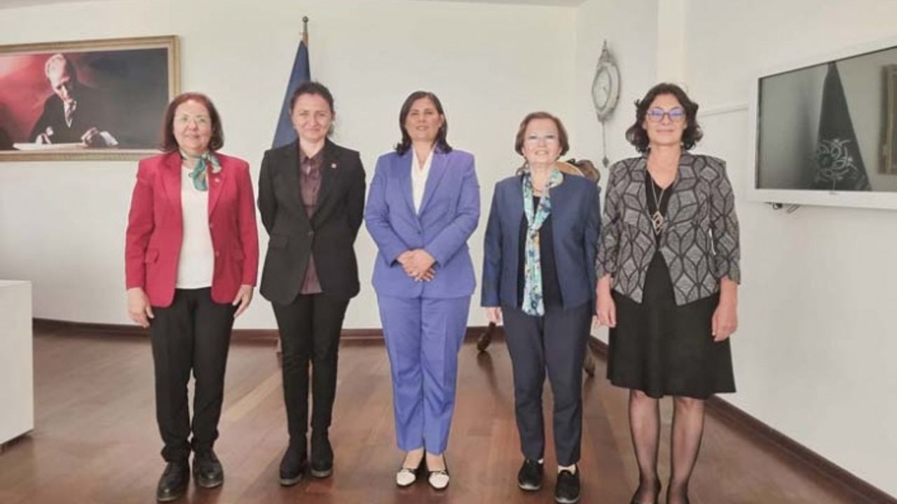 CHP Kadın Kolları Başkan Çerçioğlu'nu Ziyaret Etti