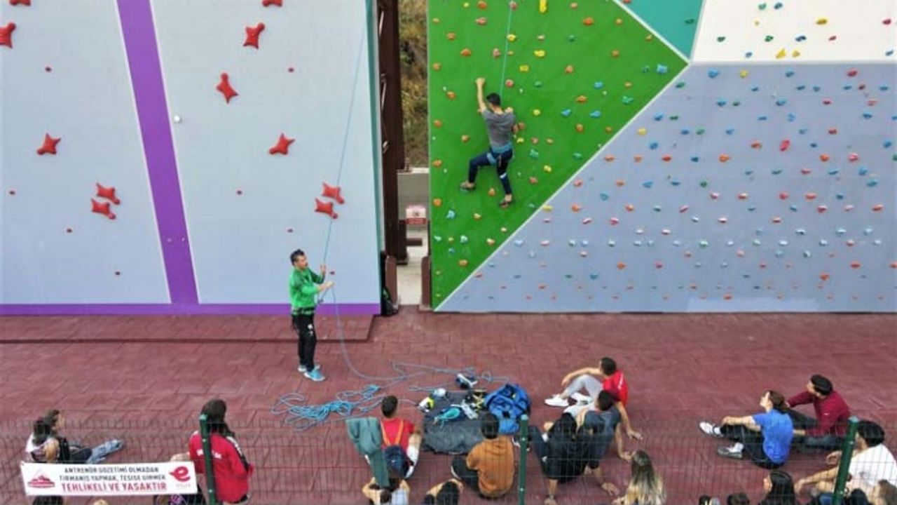 Efeler’in Tırmanma Duvarı Besyo Öğrencilerini Ağırladı