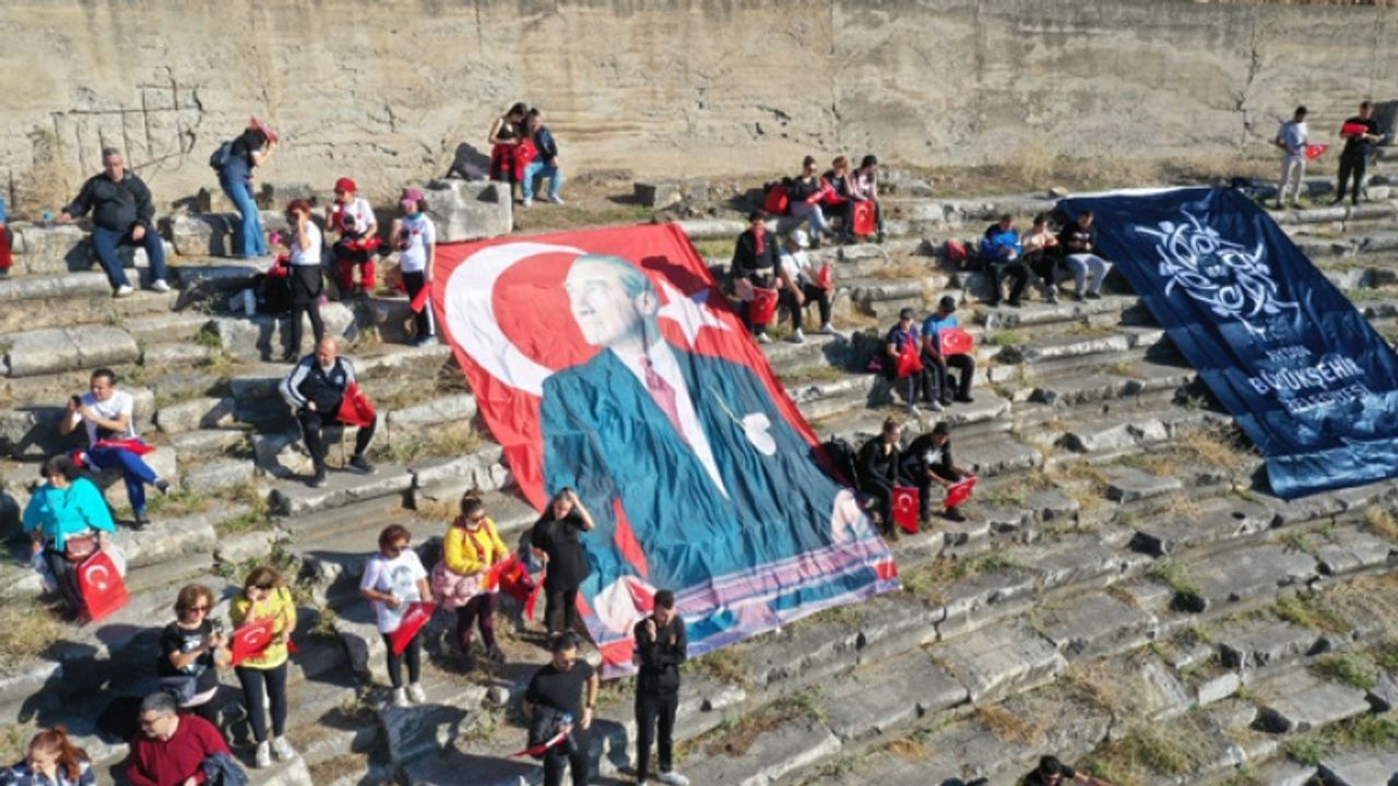 Aydın Büyükşehir Belediyesi Tarafından Ata’ya Saygı Doğa Yürüyüşü Düzenledi