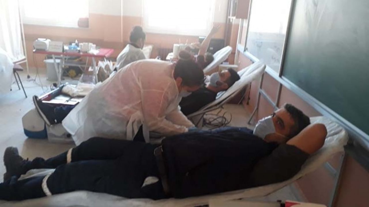 Çine’de eğitimciler ve veliler kan bağışında bulundu