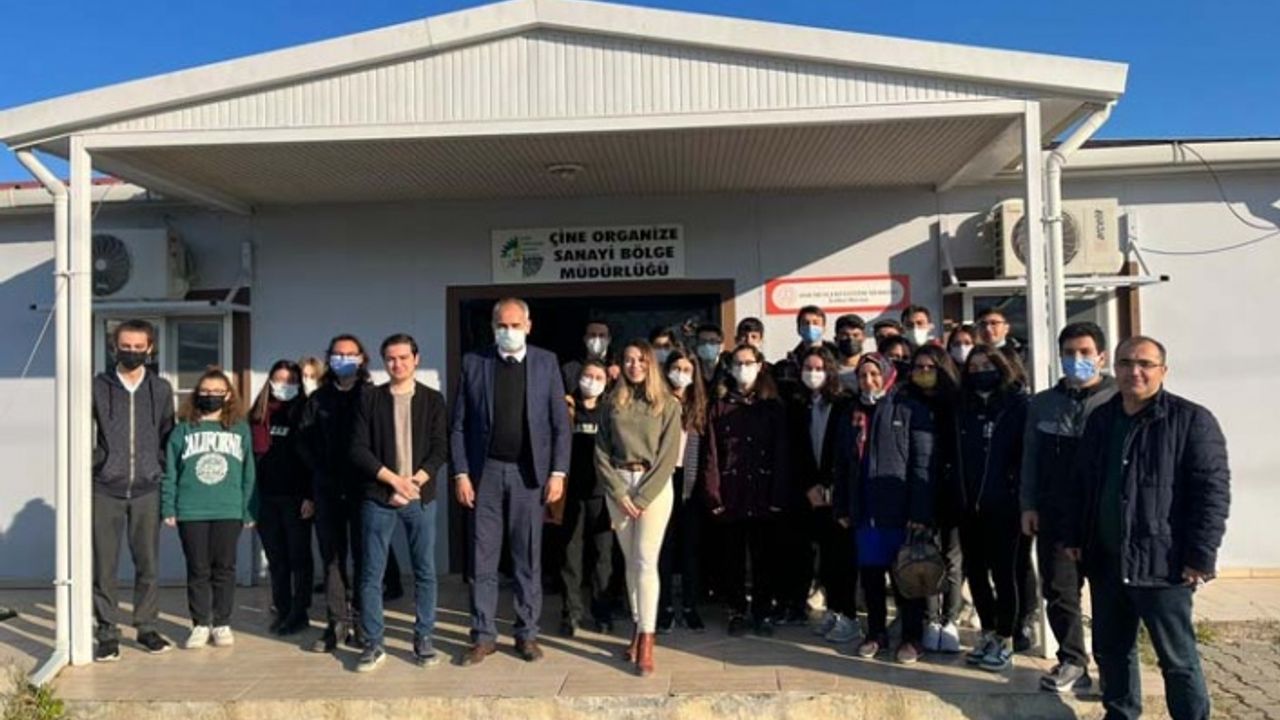 Madran Anadolu Lisesi öğrencileri meslekler hakkında bilgi aldılar