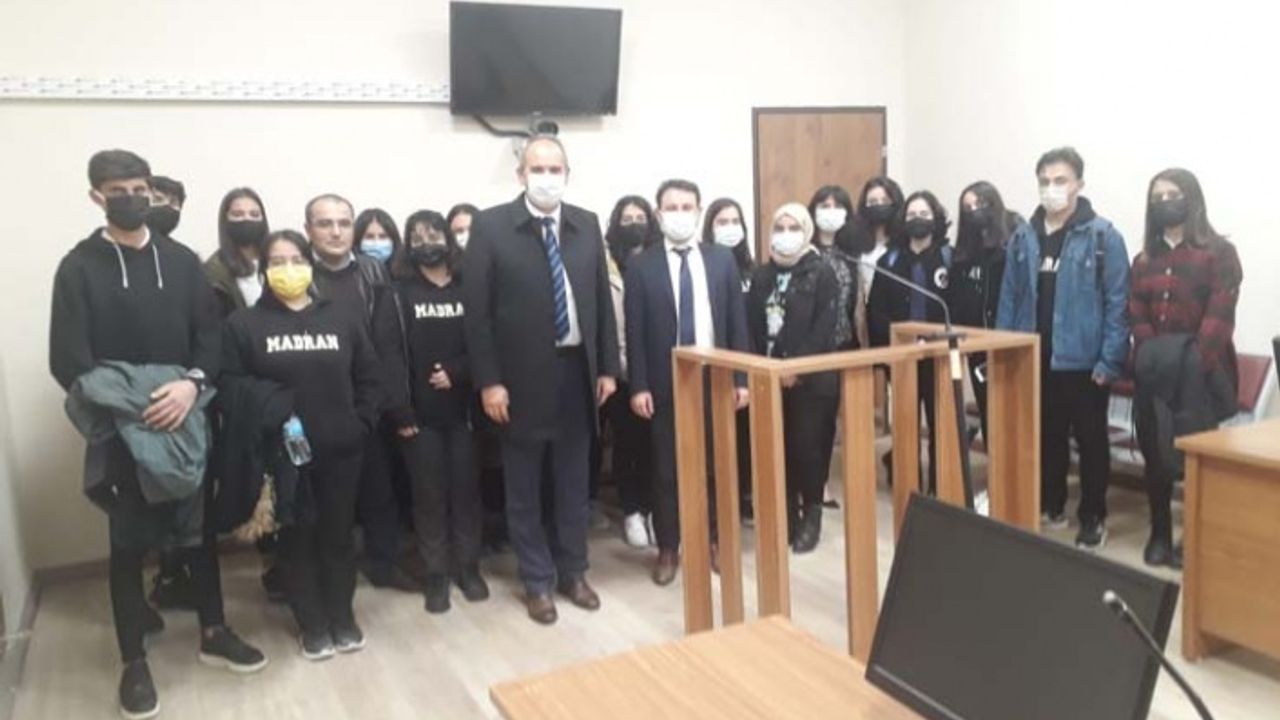 Madran Anadolu Lisesi öğrencileri, adliyeyi ziyaret etti