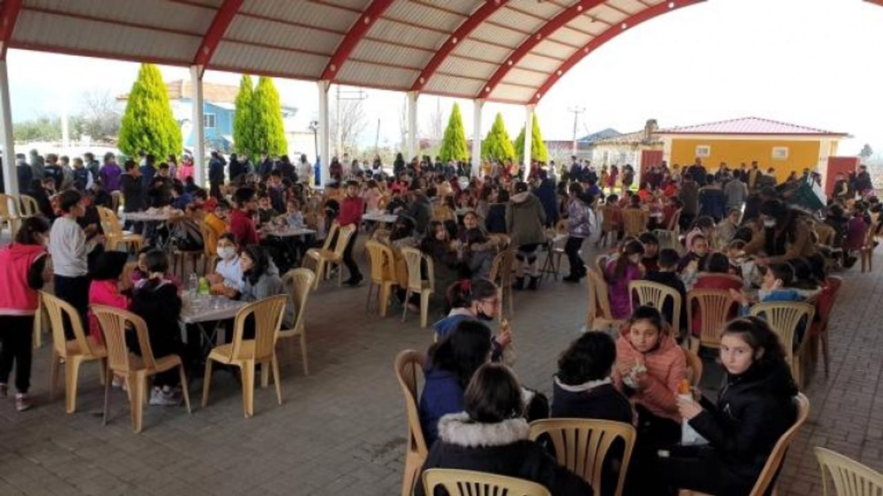 Bozdoğan'da öğrencilere balık ekmek ikram edildi