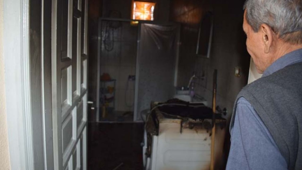 Çamaşır makinası az kalsın evi yakıyordu