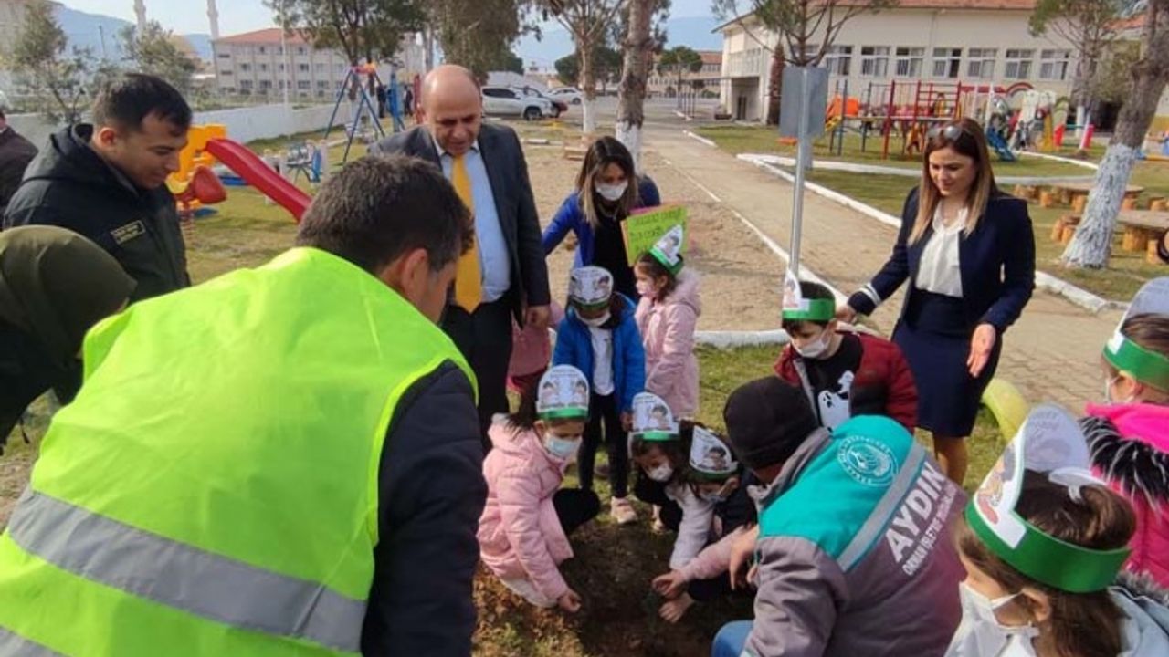 Minik öğrenciler kendi ormanlarını oluşturdu