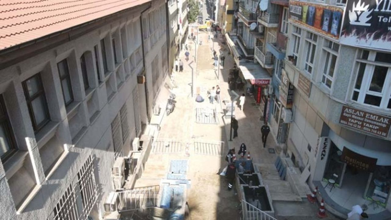 Efeler’de Adile Naşit Sokak’ta Sona Yaklaşıldı