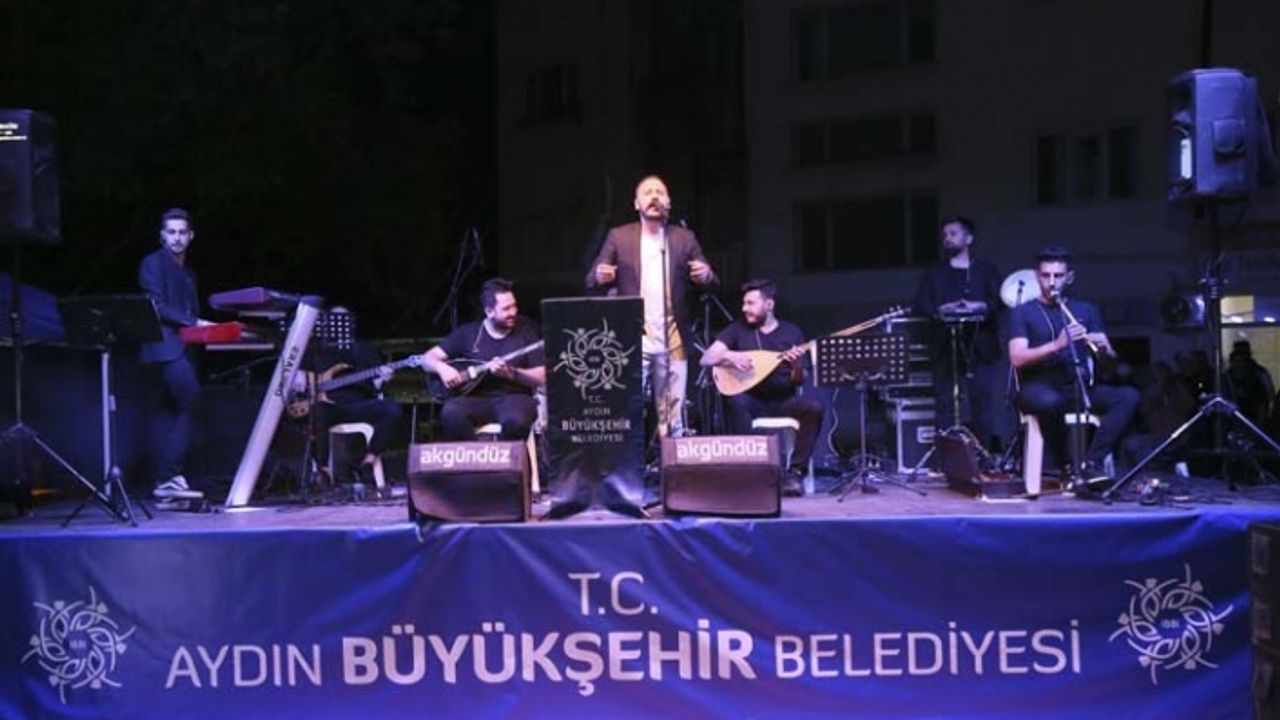 Karacasulular Büyükşehir’in Bahar Konseriyle Doyasıya Eğlendi