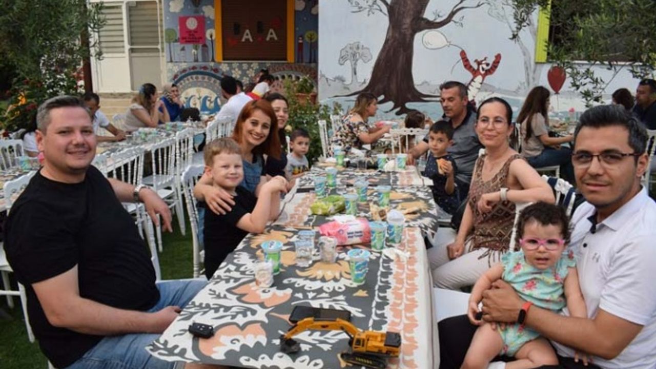 Ege Yıldızları Anaokulu Babalar Gününü Kutladı