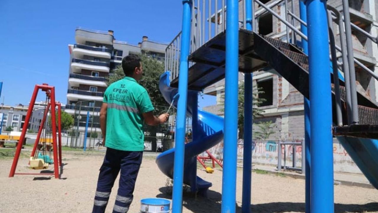 Efeler’in Parkları Çocuklar İçin Hazırlanıyor