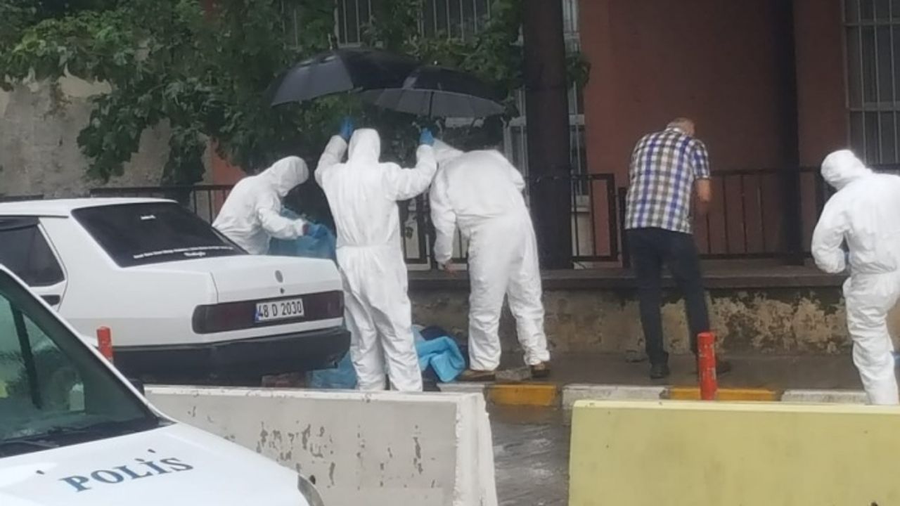 Çinede intihar eden şahıs 2 kişiyi vurmuş