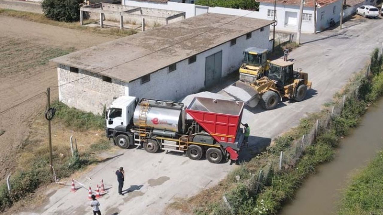Efeler’in Üst Yapısı Yenileniyor,15 Yıllık Çile Yeni Asfalt Aracıyla Bitti