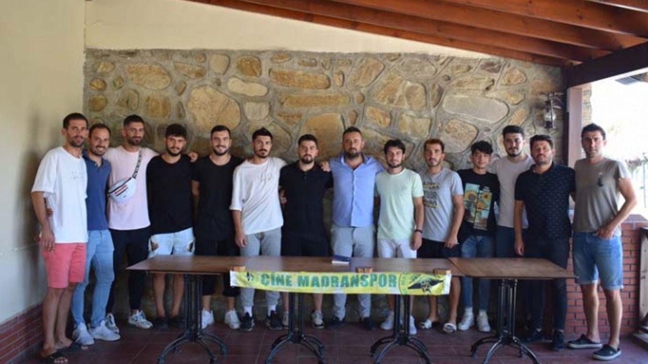 Madranspor’da 10 yeni transfer için imza töreni düzenlendi