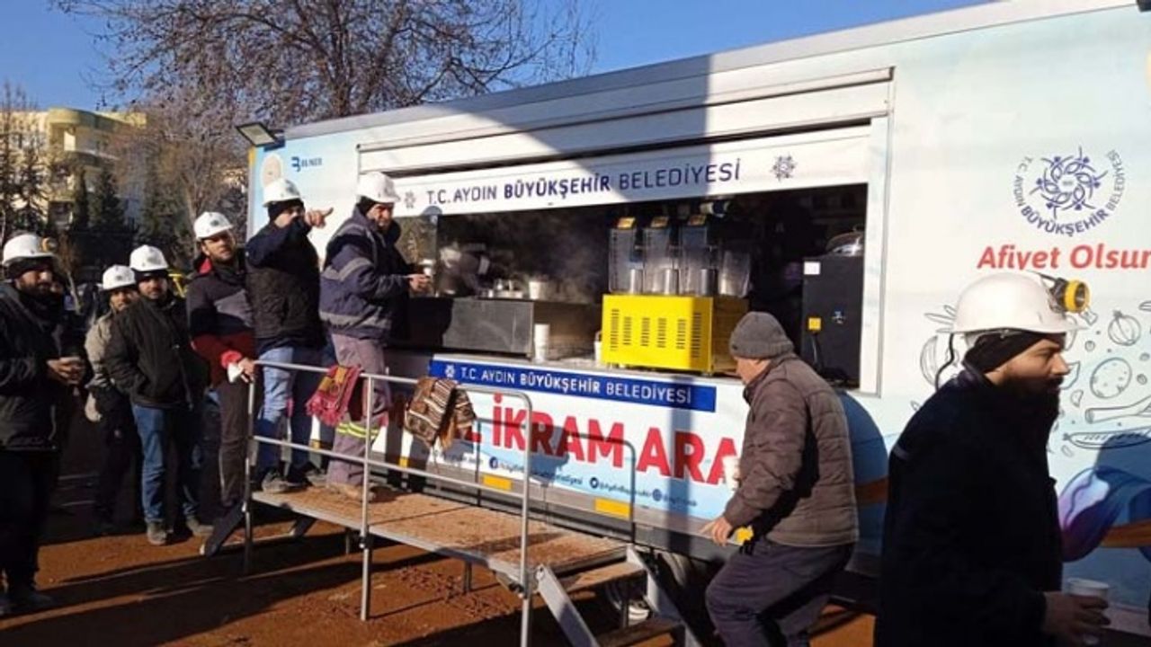 Aydın Büyükşehir Belediyesi'ne ait mobil aşevi Adıyaman'da