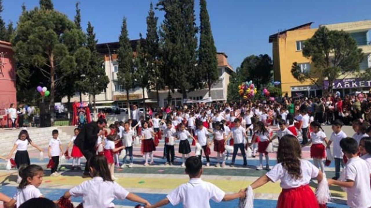 Hüseyin Özkan İlkokulu’nda öğrencilerin gösterisi takdir topladı