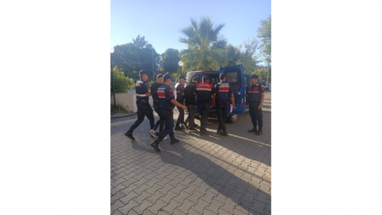 Av tüfeği ve para çaldılar, yakalandılar