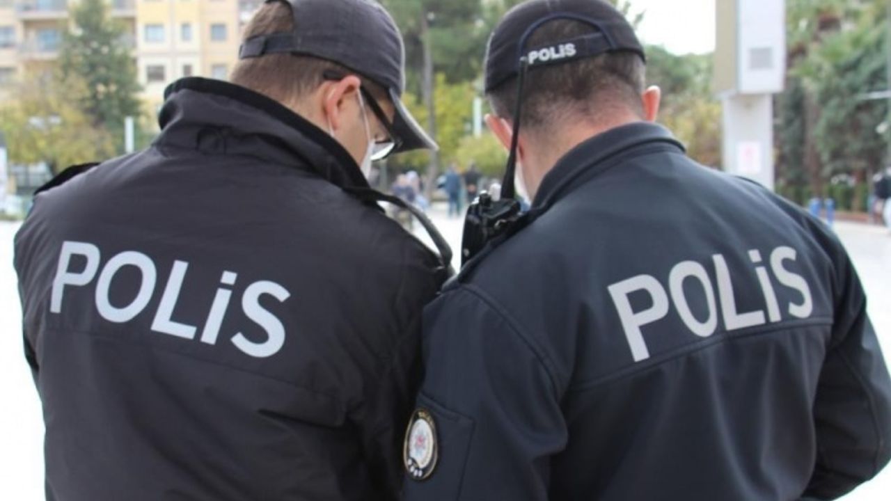 Alıcı olarak baktığı telefonu çalıp kaçtı, polislerden kaçamadı