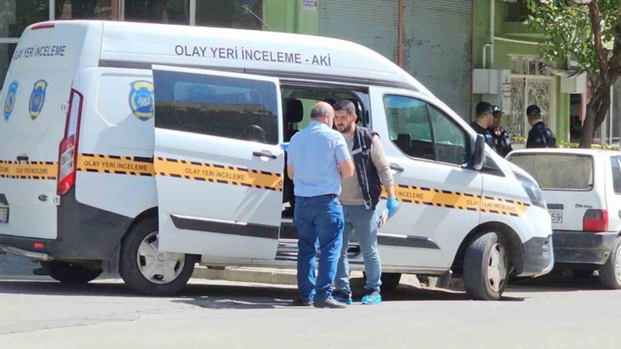 Anne ve oğlu evde ölü olarak bulundu