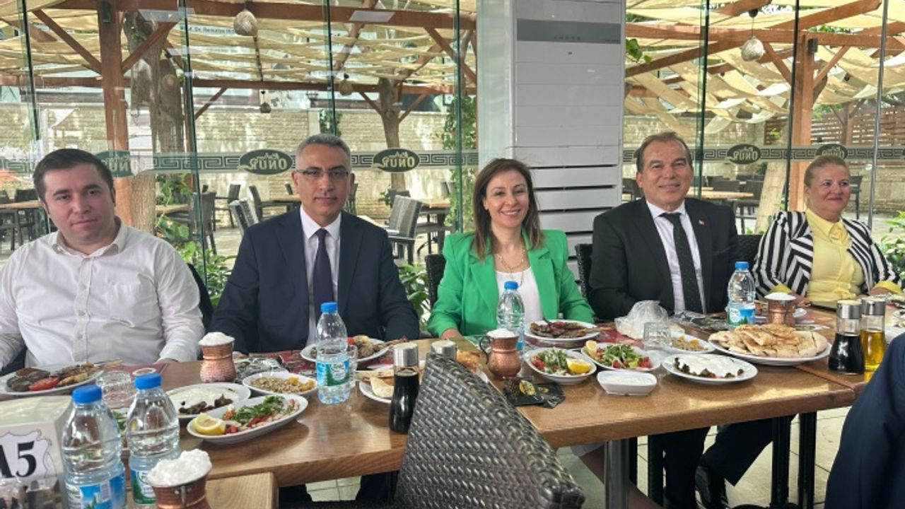 Çine Seçim Müdürü İbrahim Ercan’a veda yemeği düzenledi