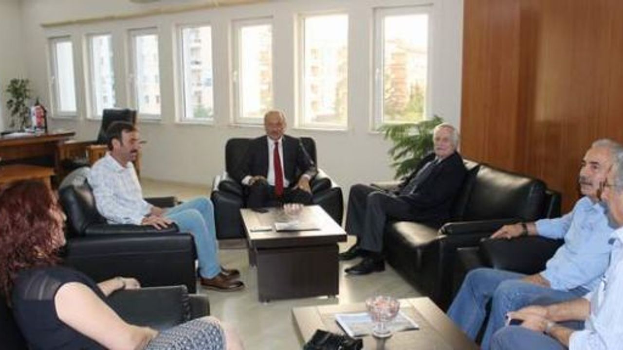 CHP Genel Başkan Yardımcısı Murat Özçelik, Belediye Başkanımız A.Deniz Atabay'ı Ziyaret Etti.