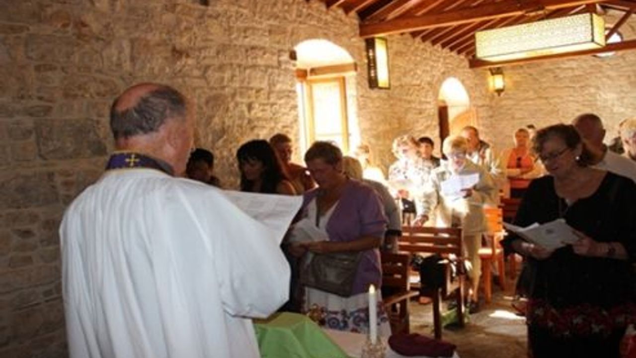 Didim Belediye Başkanı A. Deniz Atabay, Tarihi Şapel De Yabancı Vatandaşlarla Bir Araya Geldi