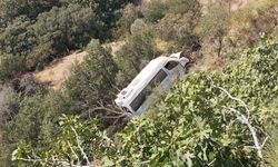 Aydın’da öğrenci servisi yoldan çıkıp uçuruma sürüklendi